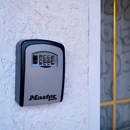 Mia's * קלמאטה